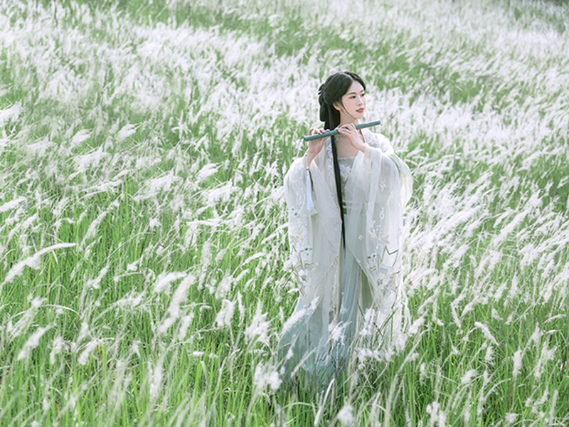 青衣女子